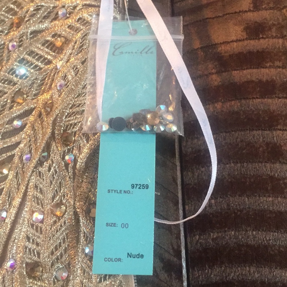 PROM DRESS - Picture 3 of 6